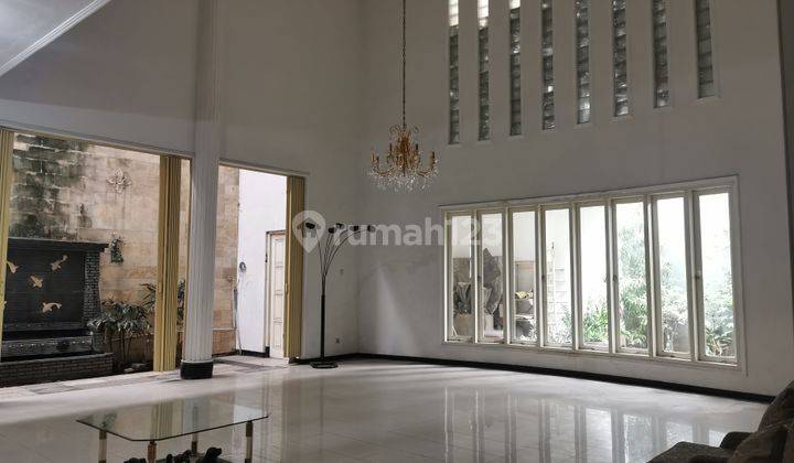 Rumah Klasik Semi Furnished Shm Di Dharma Husada, Surabaya 1