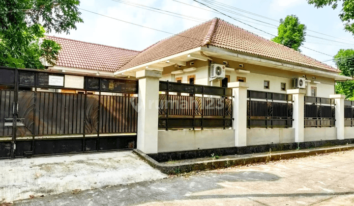 RUMAH CANTIK DAN ASRI DI JALAN KALIURANG 1