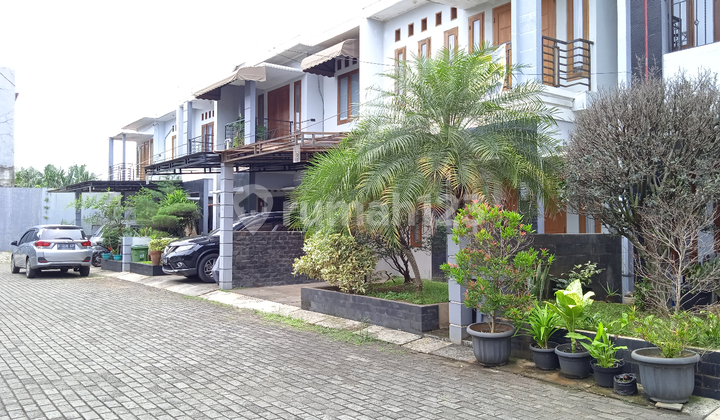 Rumah Cantik Nyaman dalam cluster