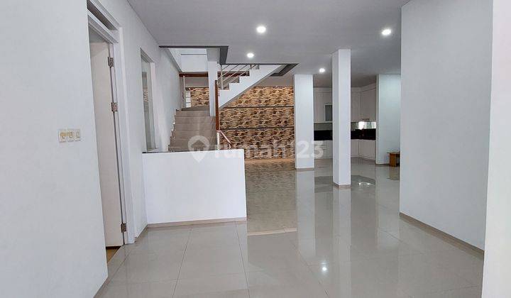 Turun Harga !! Rumah Baru Mainroad Ciumbuleuit Pusat Kota Bandung 2