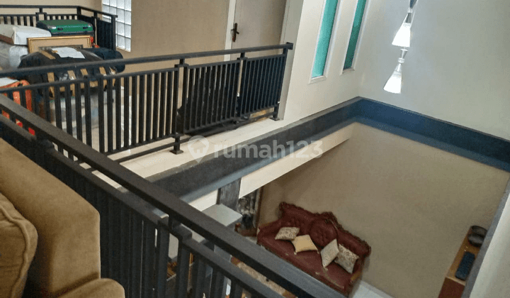 Rumah sangat terawat siap huni 2