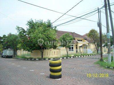 Rumah di Wonorejo Permai Utara, Bagus + Terawat, Row Jalan depan Lebar + Paving, Hoek. -NH- 1