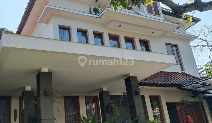 Rumah Lux dengan  Halaman yg cantik 2