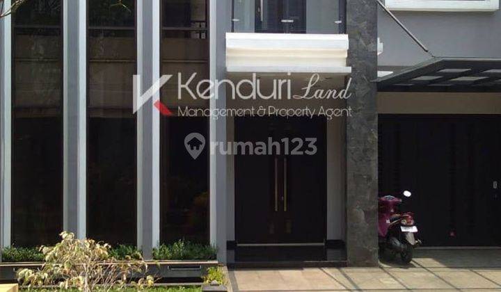 Rumah mewah modern 2 lantai dalam cluster pinggir jalan utama dekat ke cilandak 1