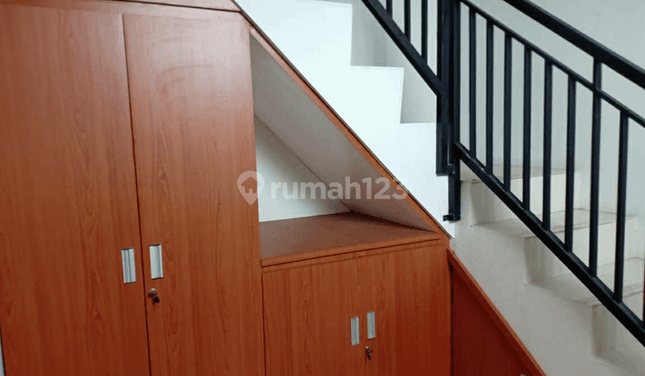 Rumah 3 lantai baru renovasi. 2