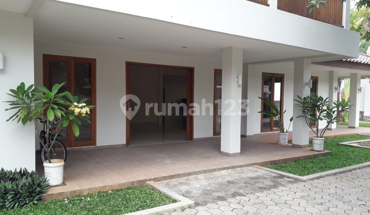 Rumah luas dan mewah di Kemang Timur 1