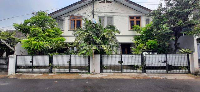 rumah sangat strategis, hanya beberapa meter ke jl. Raya Pasar Minggu Dan ke jalan toll dalam kota. harga miring. 1