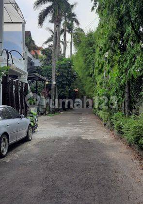 rumah strategis, hanya beberapa meter dari Jl. ragunan. lokasi sangat strategis, cocok untuk hunian. 1