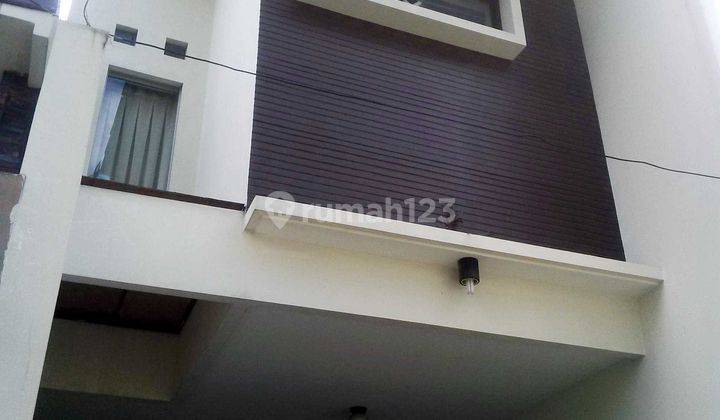 Rumah 3 Lantai Cantik dan Minimalis di Jl.Suling, Turangga Bandung 2