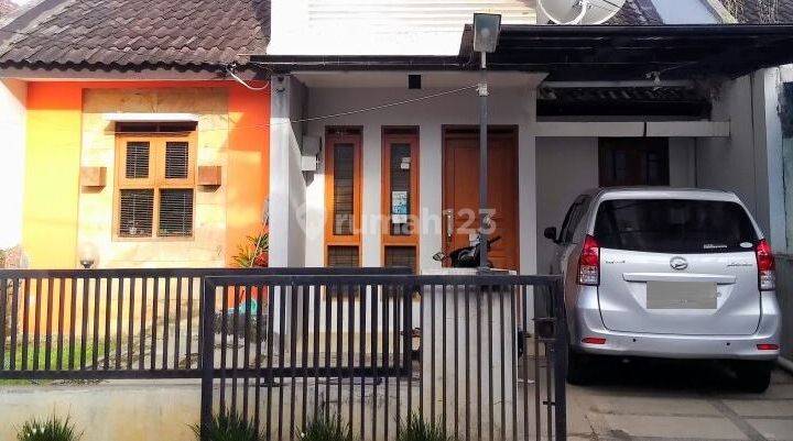 Rumah Minimalis Nyaman di Komplek Lembah Hanjuang Permai 1