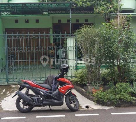 Rumah bagus tanpa renov di perum pulomas jalan 2 mobil longgar rumah sudah tinggi hadap utara tidak lalu lalang kendaraan sekurity ketat tenang di pulomas siap huni 2