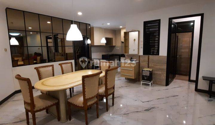 Rumah 2-Lantai - Furnished - Rapi &amp; Nyaman di Lippo Karawaci Sentral 1