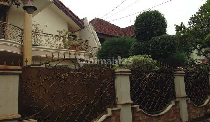 Rumah Bagus siap huni 2 Lantai di Cirendeu  1