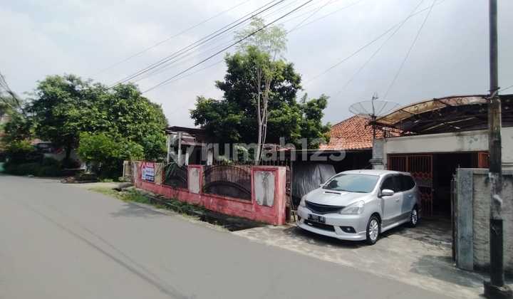 BELI RUMAH BONUS KONTRAKAN... RUMAH BAGUS.. JARANG ADA..  JALAN BESAR LOKASI STRATEGIS