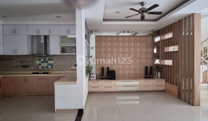 Rumah Minimalis 2 ½ lantai di Duta Garden dekat Bandara Soeta 1