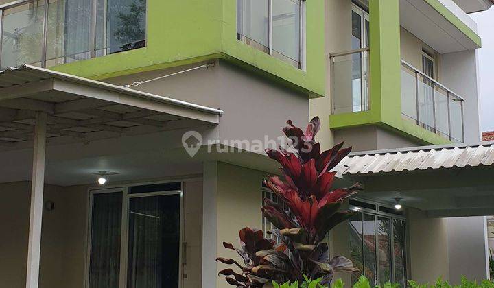 Rumah sangat terawat siap huni 1