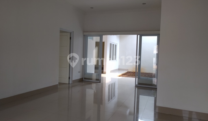 Rumah sewa Kemanggisan, Rapih, Jalan besar 2