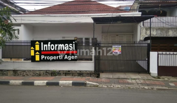 Rumah sewa Kemanggisan, Rapih, Jalan besar