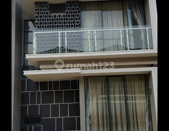 Rumah cantik siap huni. 2 LT  Golden Park Bsd 1