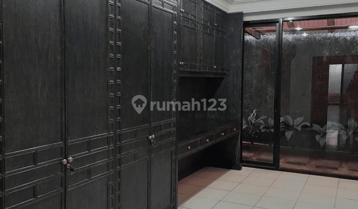 Rumah mewah dan luas di Kemang Dalam 2