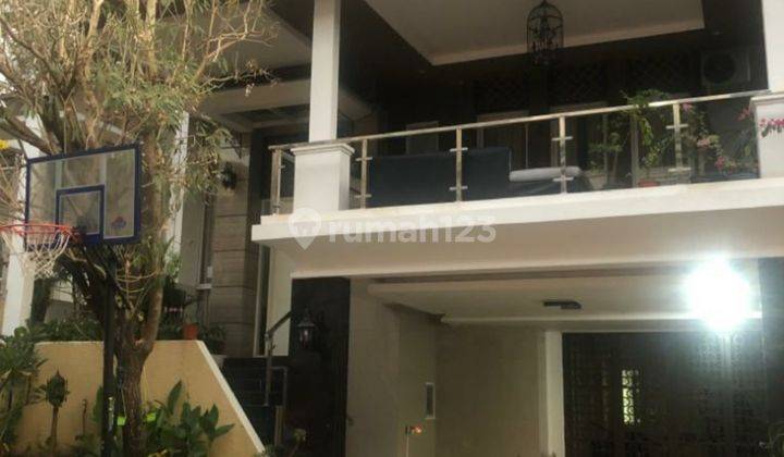 Rumah ada kolam renang 2