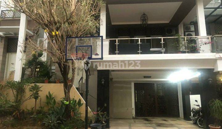 Rumah ada kolam renang 1