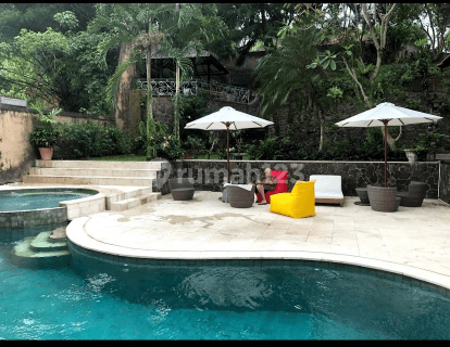 villa dengan kebun yang luas samping the sanctuary bali 1