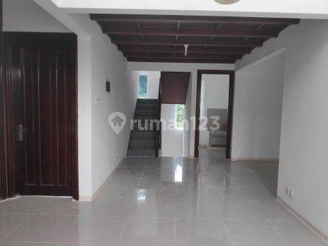Rumah 2 Lantai Amarilis, Cluster Depan Graha Candi Golf, Semarang 2