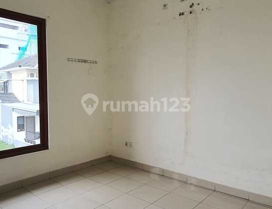 Lokasi Strategis, Dijual Cepat Rumah 2 Lantai Perumahan Galuh Mas Karawang Barat Cluster Mertopolis 2