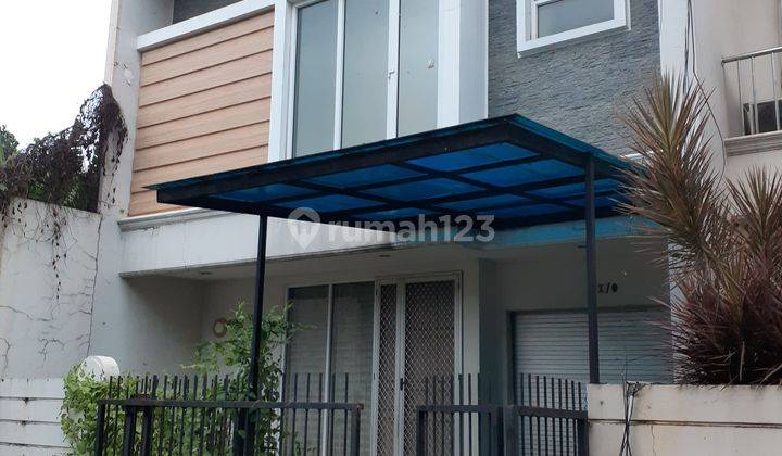 Rumah minimalis baru di kebon jeruk 2 lantai tiap kamar ada km  1