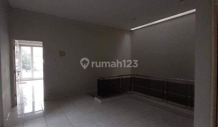 Rumah minimalis baru di kebon jeruk 2 lantai tiap kamar ada km  2