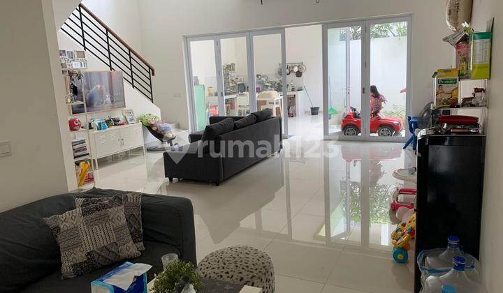 Di Jual Rumah Minimalis 2 lantai di Modernland