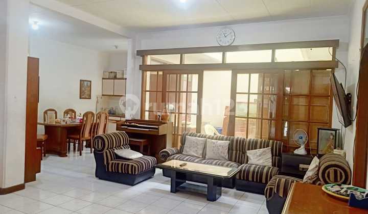 Rumah  Lama yg Asri  1,5 Lantai  di Kopo Permai 2