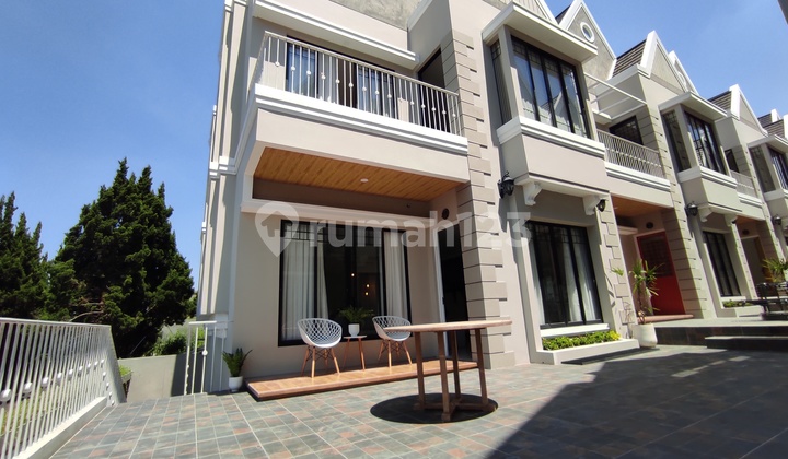 A UNIQUE CLASSIC STYLE HOUSE IN TOWN HOUSE CASA VICTORIA SETRADUTA - SECURE ONE GATE SYSTEM & COMFORTABLE AFFORDABLE PRICE ONLY 2.5 M