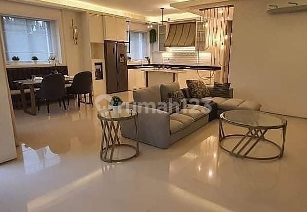 RUMAH GAYA CLASSIC NAN UNIK DI TOWN HOUSE CASA VICTORIA SETRADUTA - AMAN ONE GATE SYSTEM & NYAMAN HARGA TERJANGKAU CUMAN 2.5 M AN SAJA 2