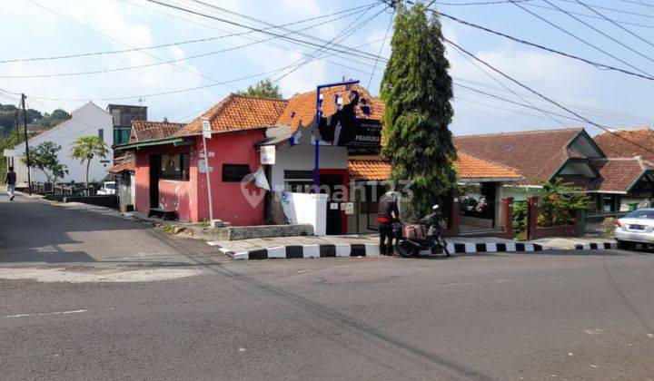 Rumah di pusat Kota Kuningan.  Dkt  pendopo bupati   KFC  dekat  Samping SMPN1 KUNINGAN 1