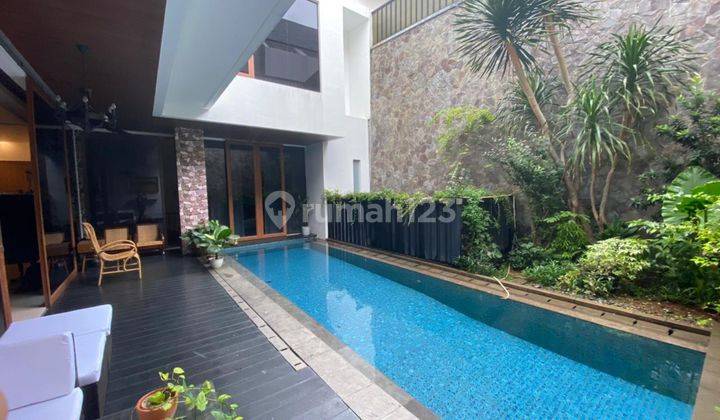 Rumah Mewah Bergaya Tropical Di Patra Kuningan 1