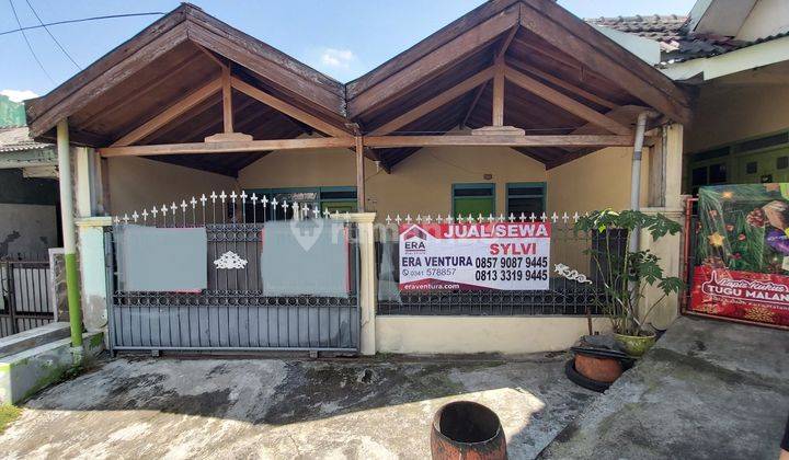 RUMAH TERAWAT POSISI POJOK LOKASI NYAMAN DEKAT MESJID AL FATAH 1