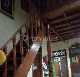 Rumah lokasi strategis di Cirendeu 2