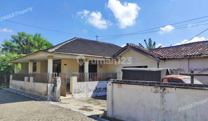 Rumah Murah Tanah Luas+Terawat Di Kademangan Bondowoso,Row Jalan Lebar...Lingkungan Aman Cocok Untuk Hunian...Harga Nego Pemilik 1