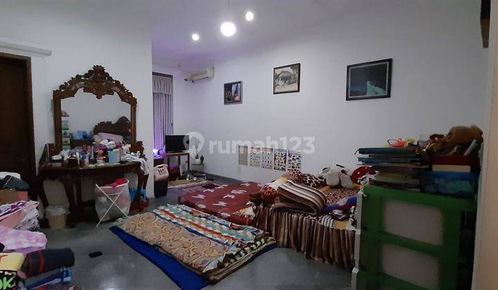 Rumah besar kolonial solo barat dekat kampus 2