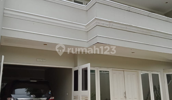 Rumah di Intercon 2 lantai kondisi bagus dan Furnished, Bebas Banjir, Jalan Lebar, Lb 250 Lt 160, KM/T 3, SHM, NEGO