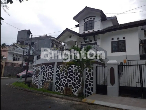 HOOK BESAR DALAM PERUMAHAN ELIT HOOK BESAR DALAM PERUMAHAN ELIT