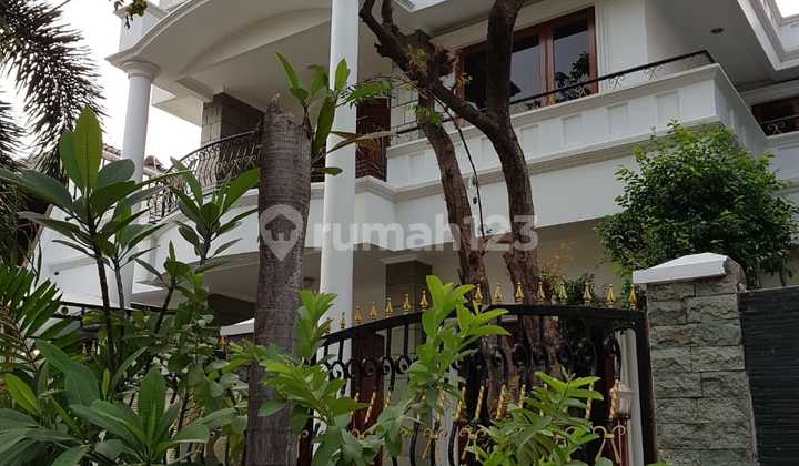 Rumah Bagus Semi Furnished SHM Pondok Indah, Jakarta Selatan