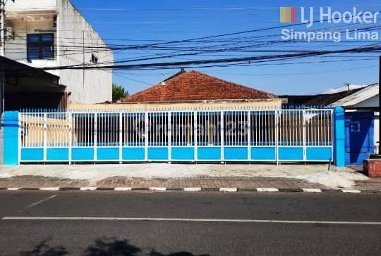 Rumah Jalan Raya Siliwangi Semarang Cocok utuk Investasi 1