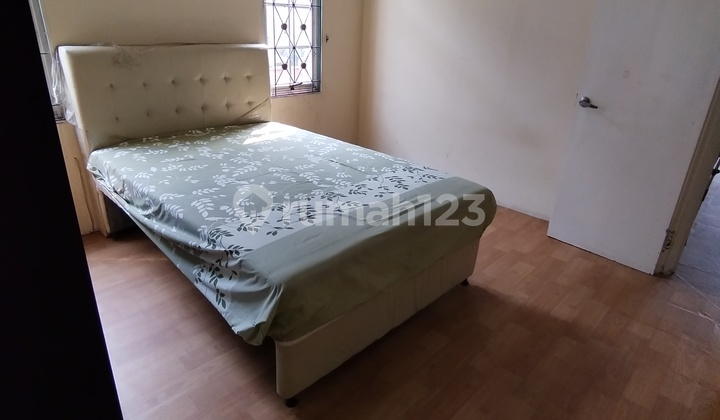 Town House Taman Paris Hook 2