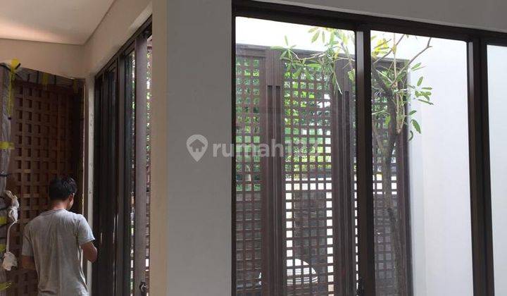 Rumah depan taman rapi dan siap huni di Naara de Park BSD  2