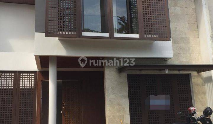 Rumah depan taman rapi dan siap huni di Naara de Park BSD  1