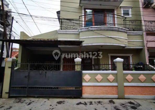 Rumah 3 Lantai di Gelong Baru Selatan, Tomang 1