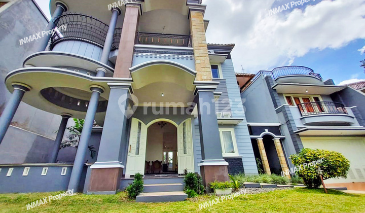Rumah Mewah dan Luas Ada Kolam Renang di Puncak Dieng.